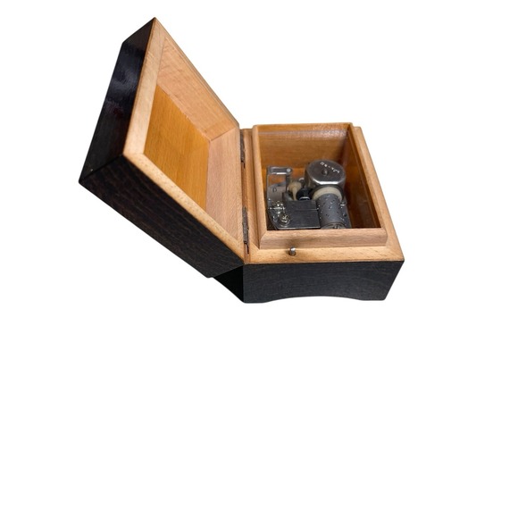 Vintage‎ Wooden Laquered Small Music Box Made in Italy Girl Trinket Works - Picture 10 of 10